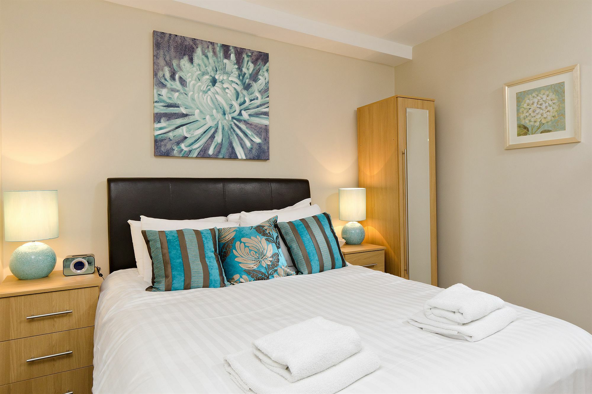 Cabot Mews Apartment *